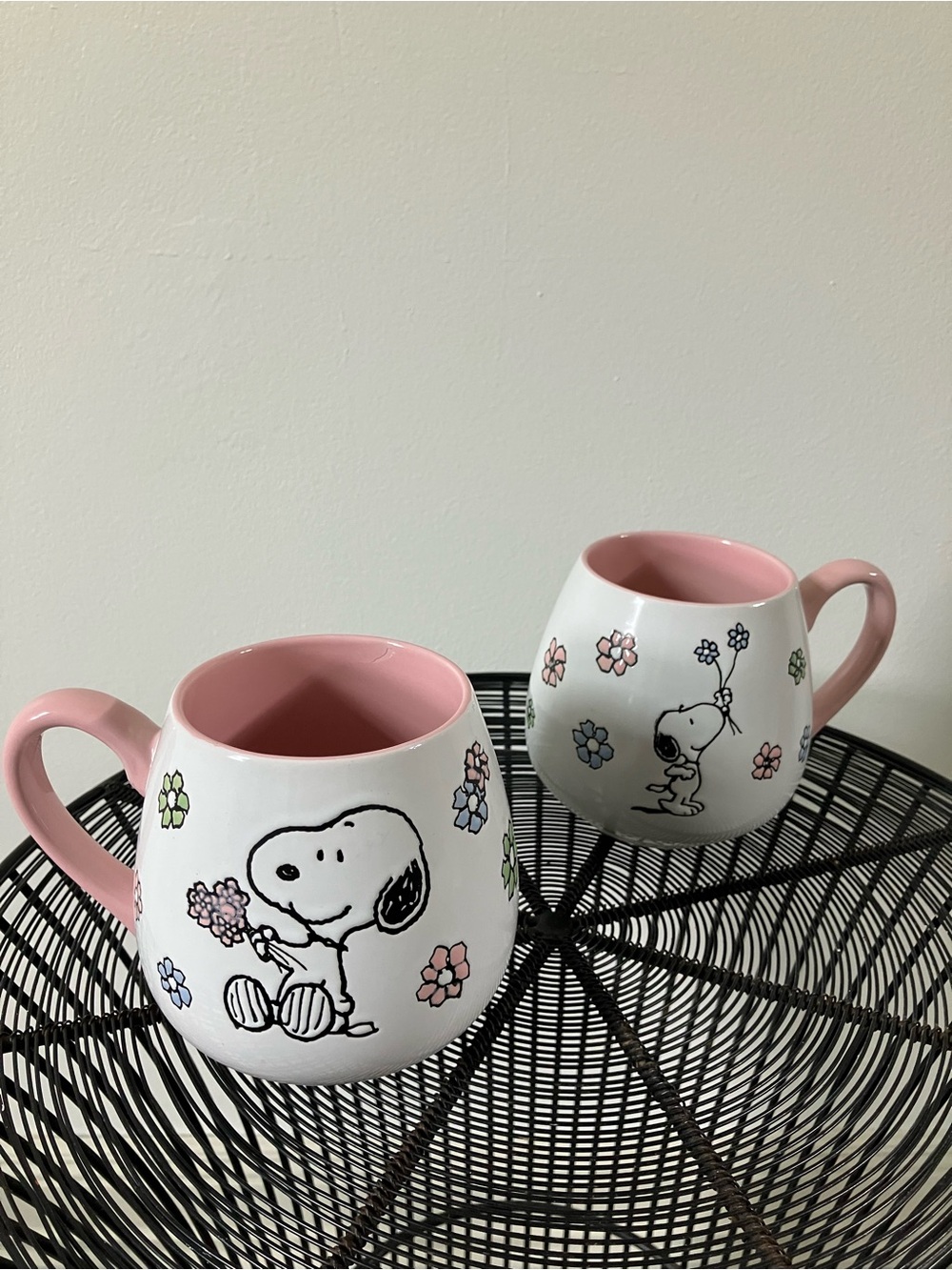 VTG Style Peanuts Snoopy Pink & White Floral 20oz Belly Mugs Pair of 2